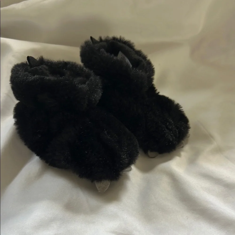 Old Navy Black Faux Fur Baby Slippers 6-12M